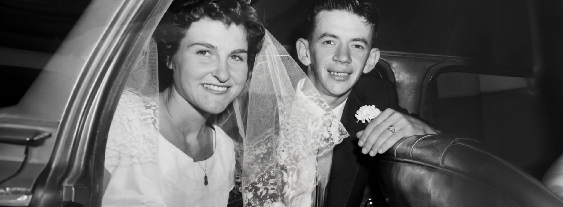 Jan-and-Phyllis-wedding-car